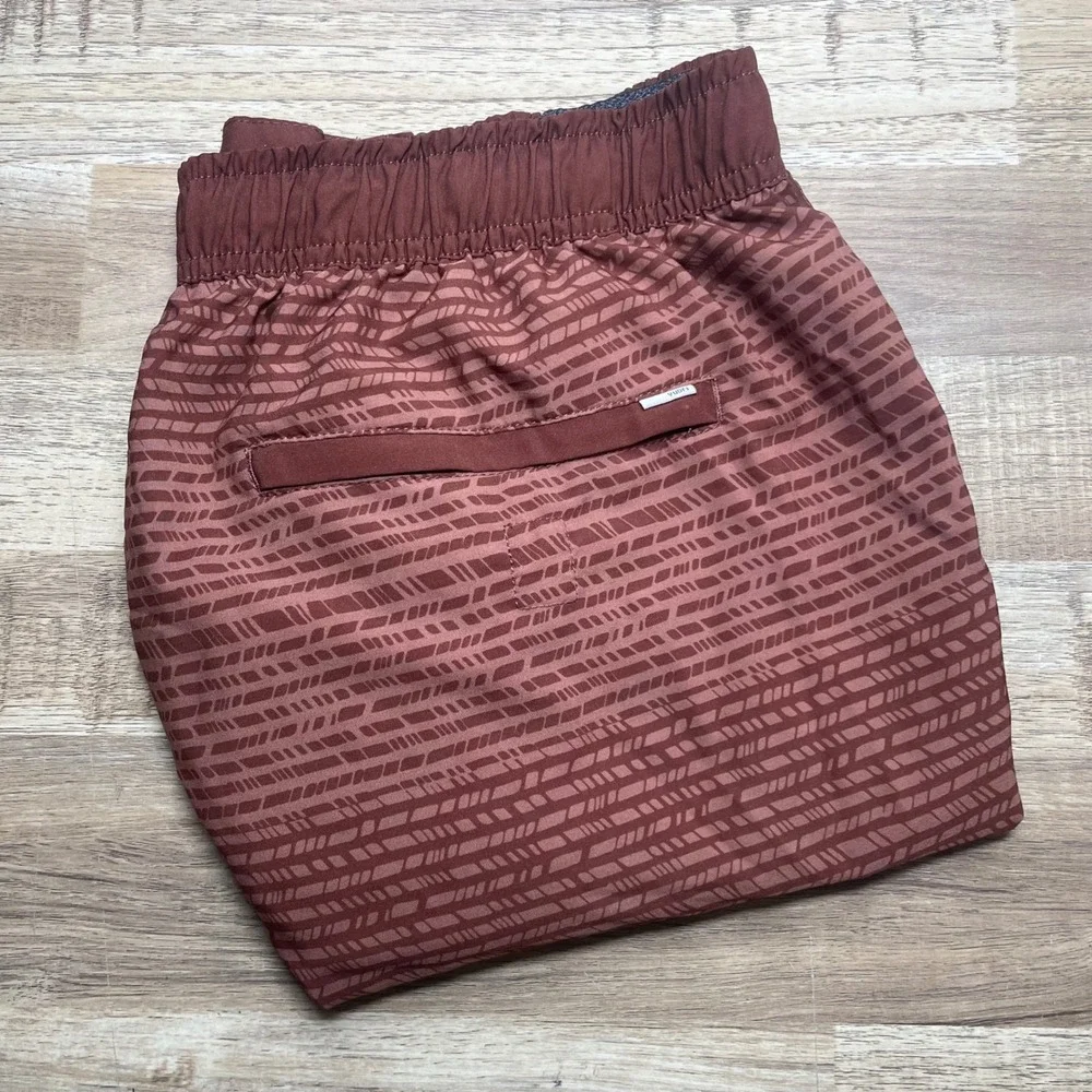Vuori Banks Shorts Rust Brown Geometric Print unlined Athletic Gym Mens Large